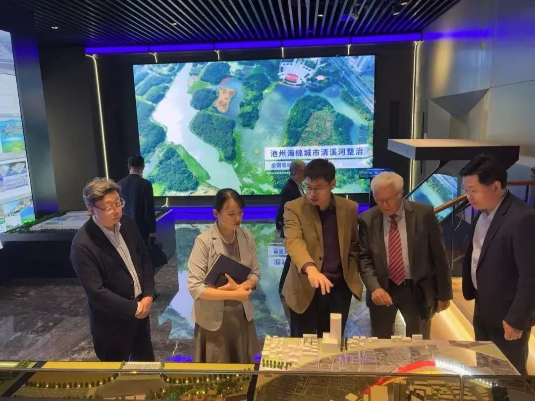 多曼教授攜汩鴻環(huán)保，與上?？萍嘉瘜＜已杏懞＞d城市建設(shè)和排水系統(tǒng)優(yōu)化建設(shè)新路徑(圖3)